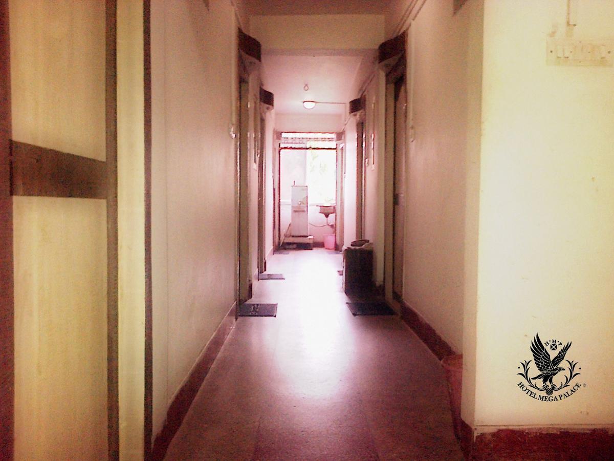 Hotel Mega Palace Patna (Bihar) Bagian luar foto