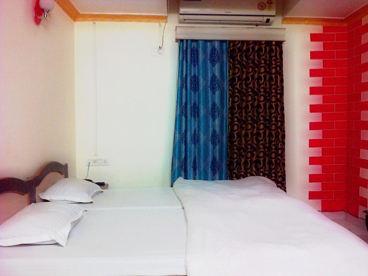 Hotel Mega Palace Patna (Bihar) Bagian luar foto